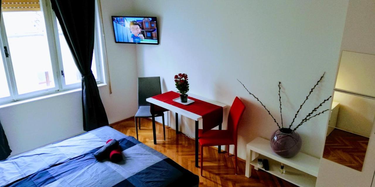 Pula Center Old Town Apartments And Rooms Exterior photo