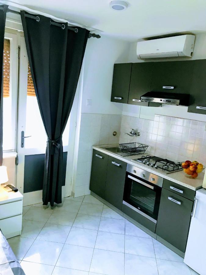 Pula Center Old Town Apartments And Rooms Exterior photo