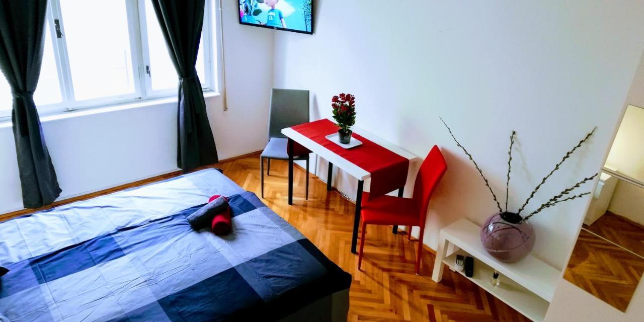 Pula Center Old Town Apartments And Rooms Exterior photo