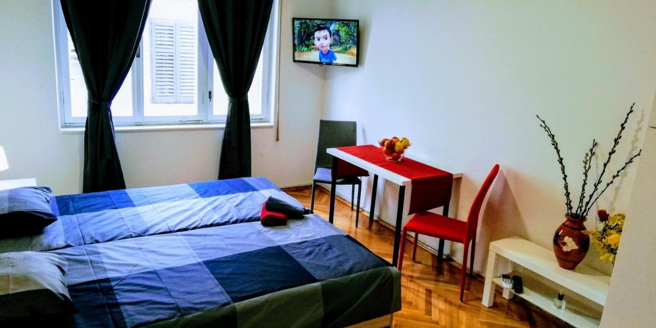Pula Center Old Town Apartments And Rooms Exterior photo