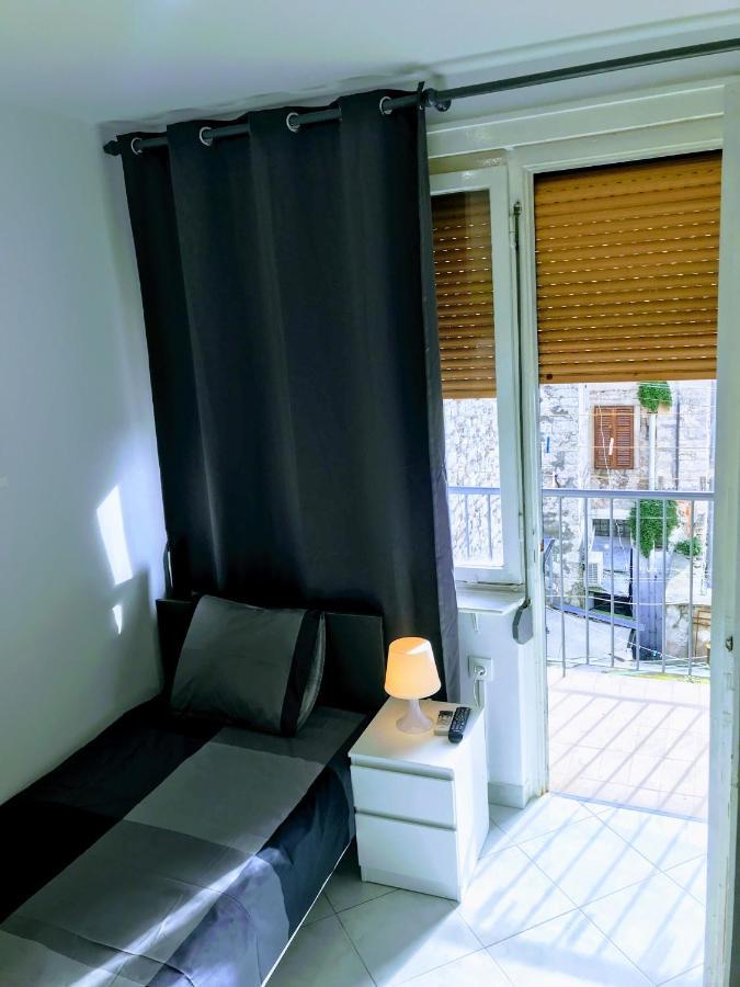 Pula Center Old Town Apartments And Rooms Exterior photo